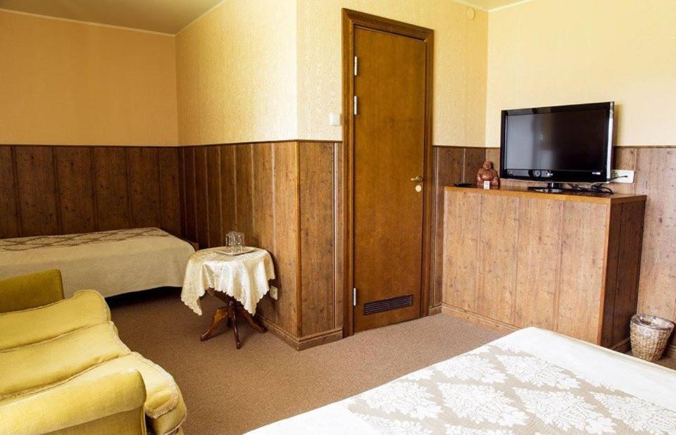 Vahe Guest House Poltsamaa Esterno foto